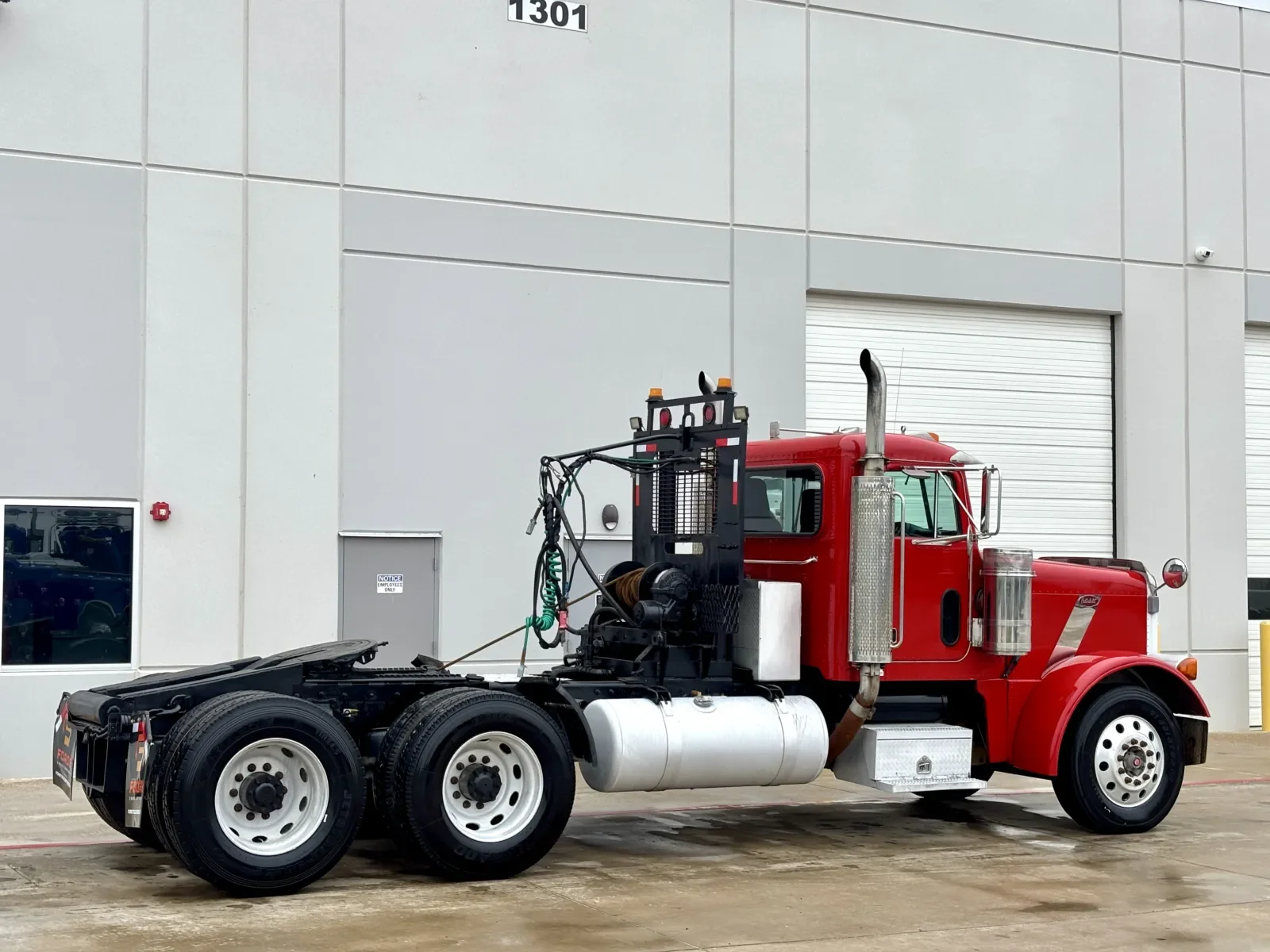 2001 Peterbilt 379 in Hutchins, TX — photo 5