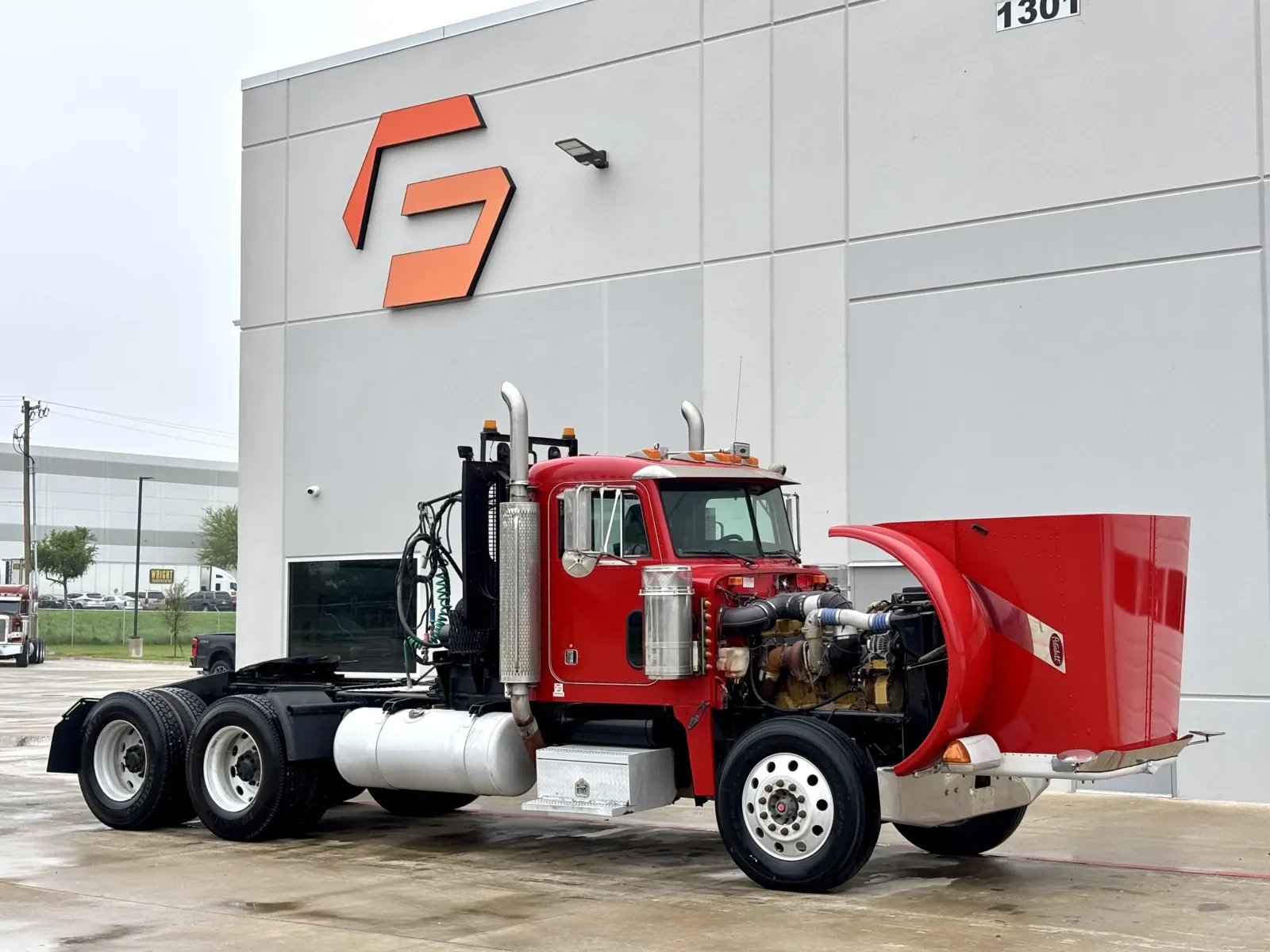2001 Peterbilt 379 in Hutchins, TX — photo 9