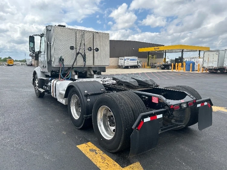 2020 Volvo VNR 640 in Lowell, AR — photo 5