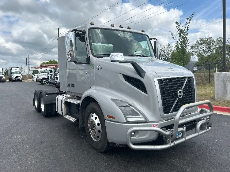 2020 Volvo VNR 640