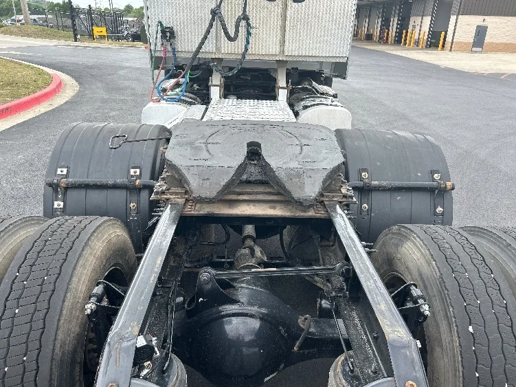 2020 Volvo VNR 640 in Lowell, AR — photo 6