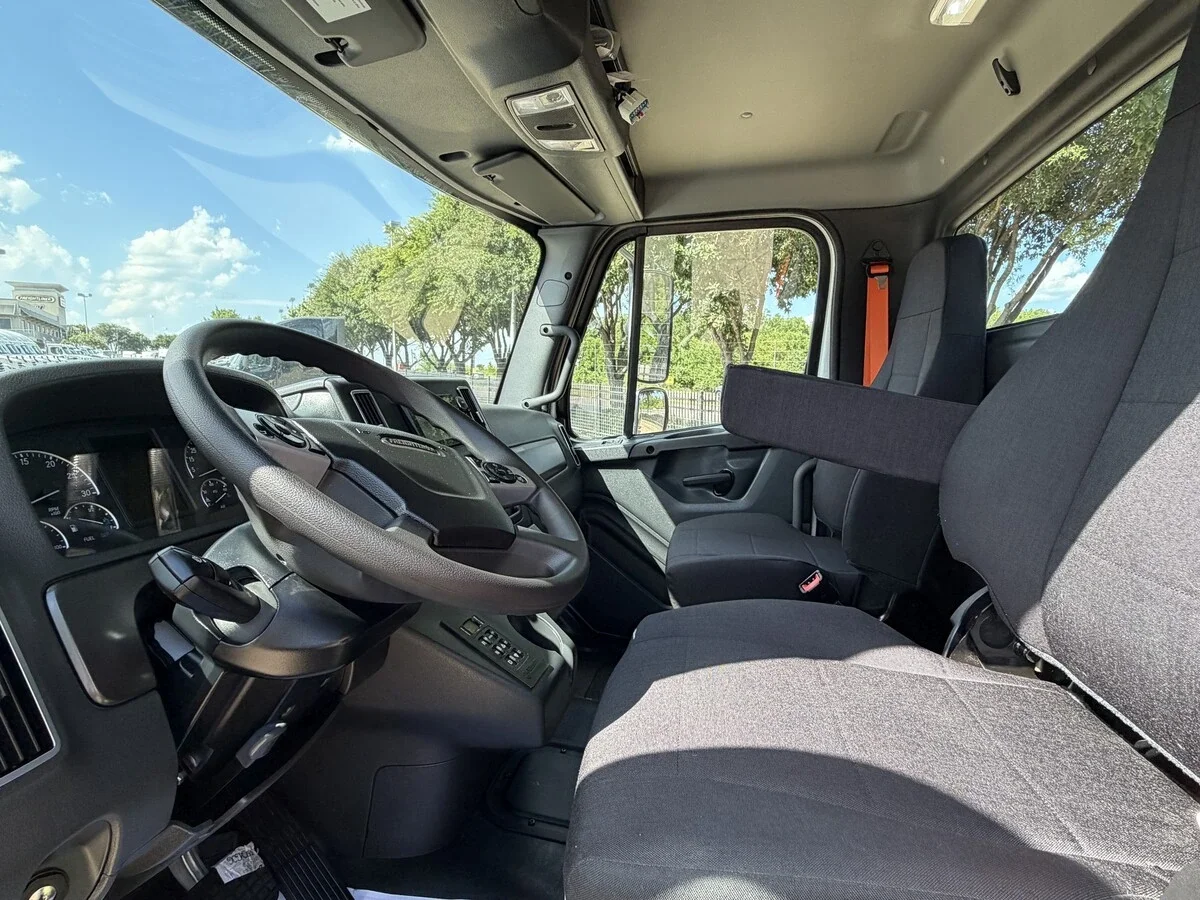 2027 Freightliner 114SD — photo 9