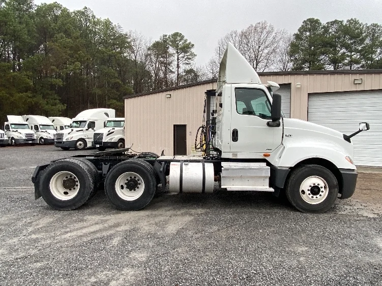 2020 International LT - image 8