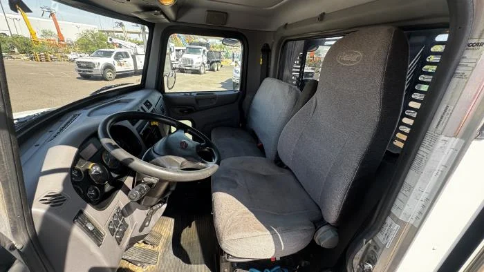 2019 Peterbilt — photo 14