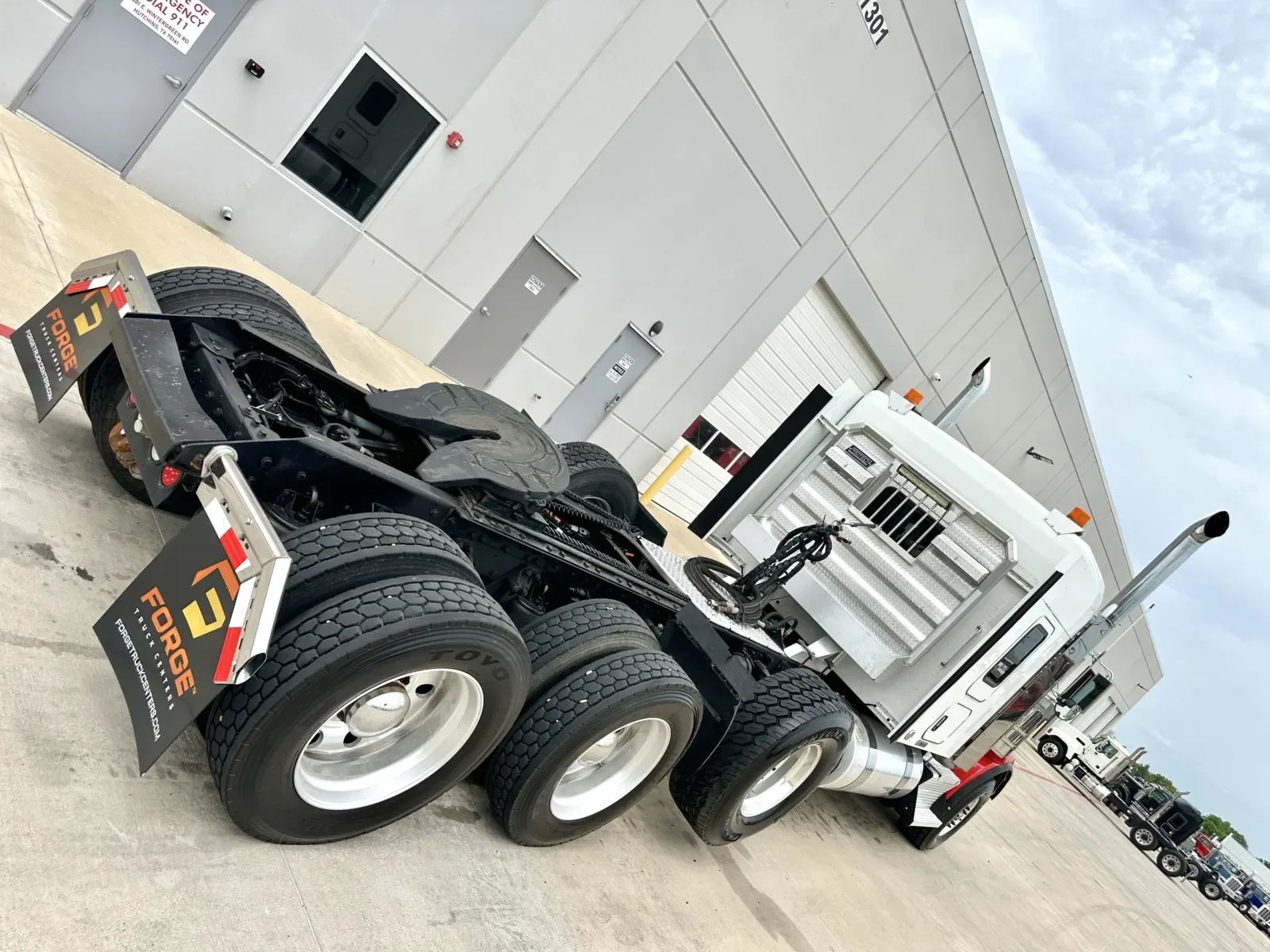 2014 Kenworth T800 - image 11