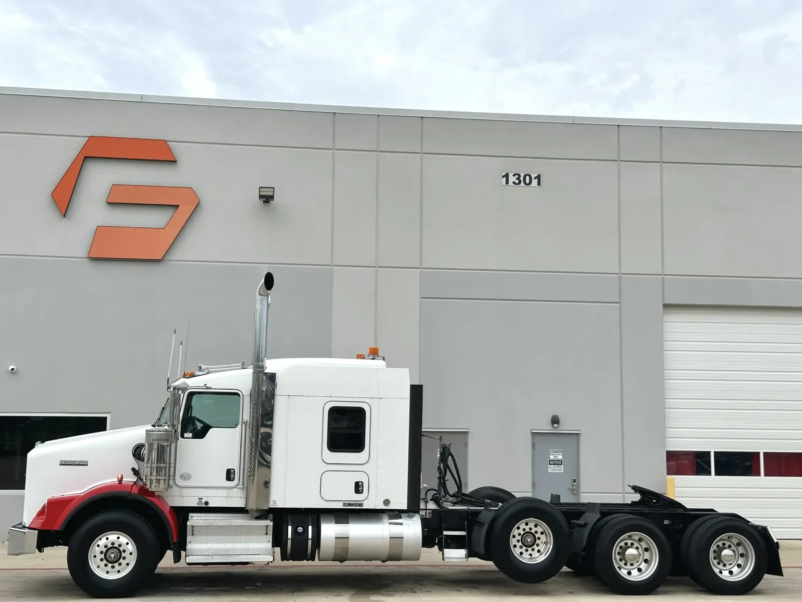 2014 Kenworth T800 - image 4