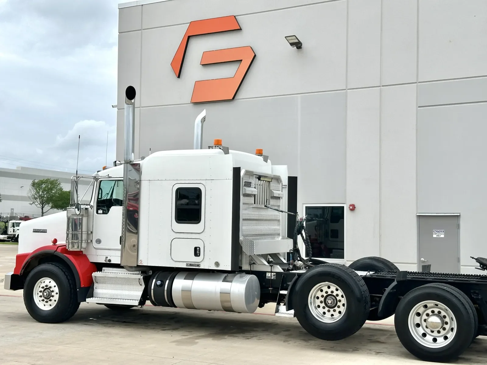 2014 Kenworth T800 - image 8