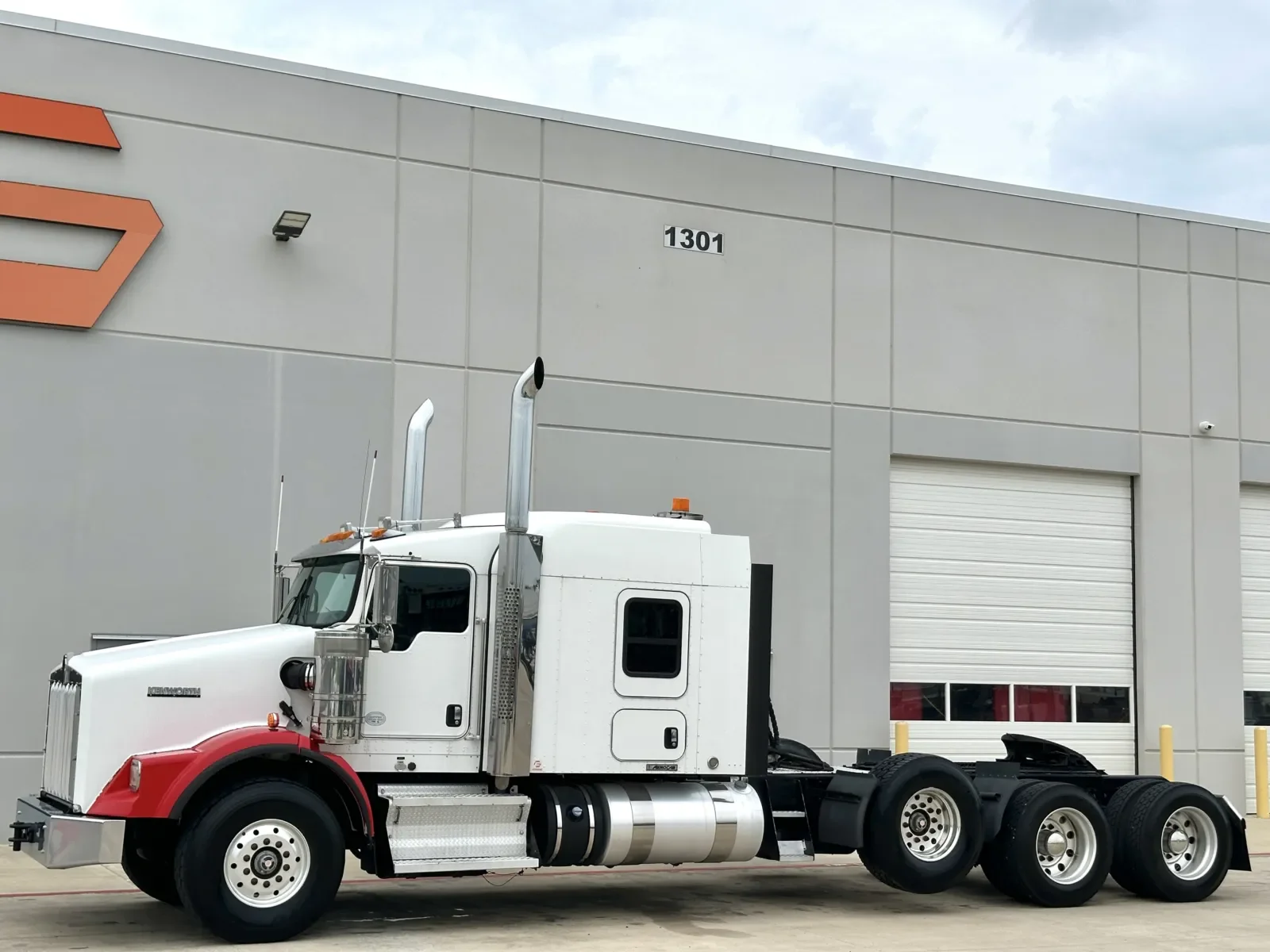 2014 Kenworth T800 - image 2