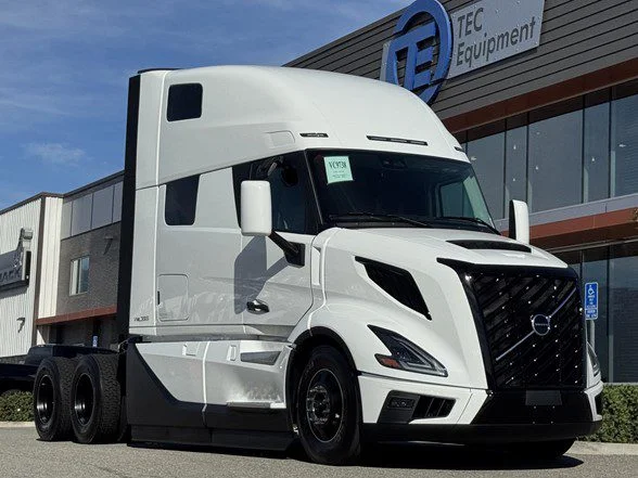 2026 Volvo VNL 860 in Fontana, CA