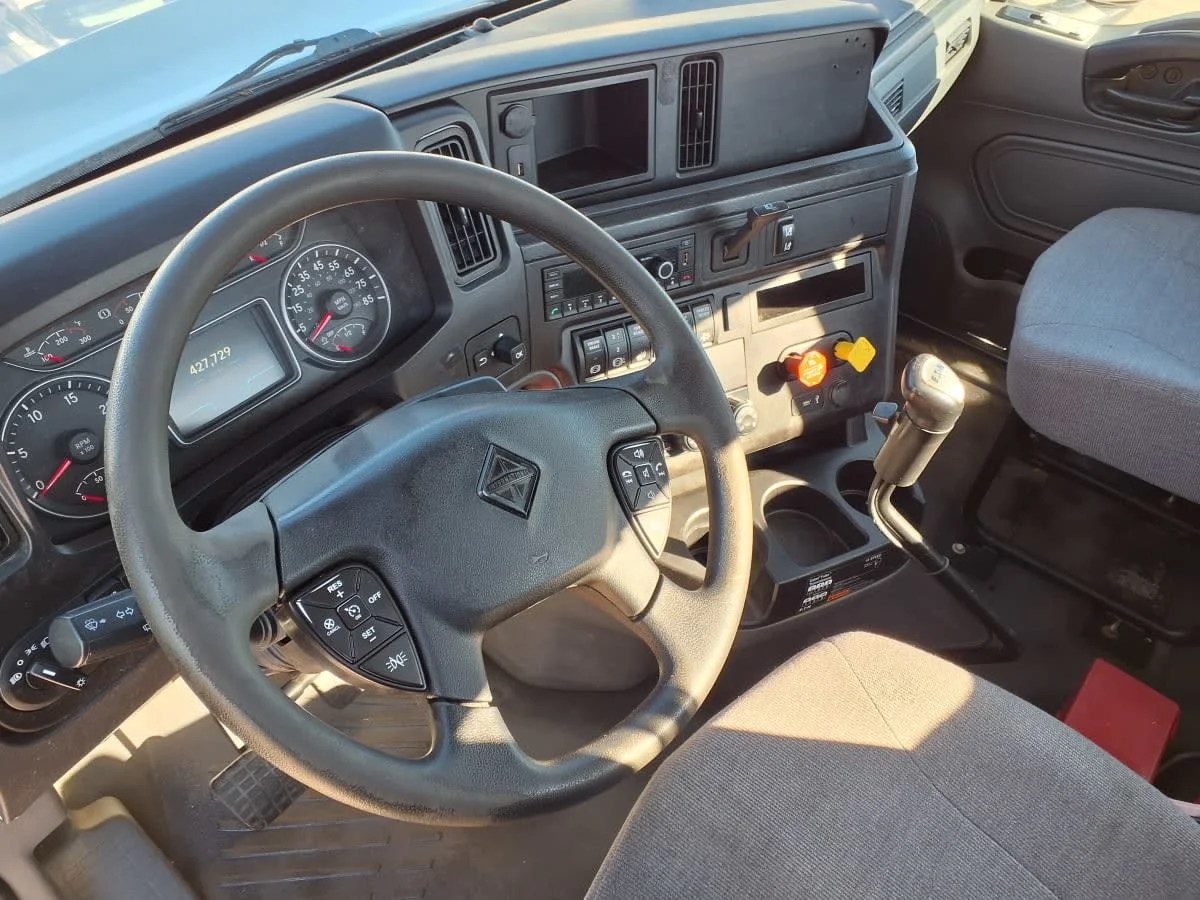 2021 International LT - image 7