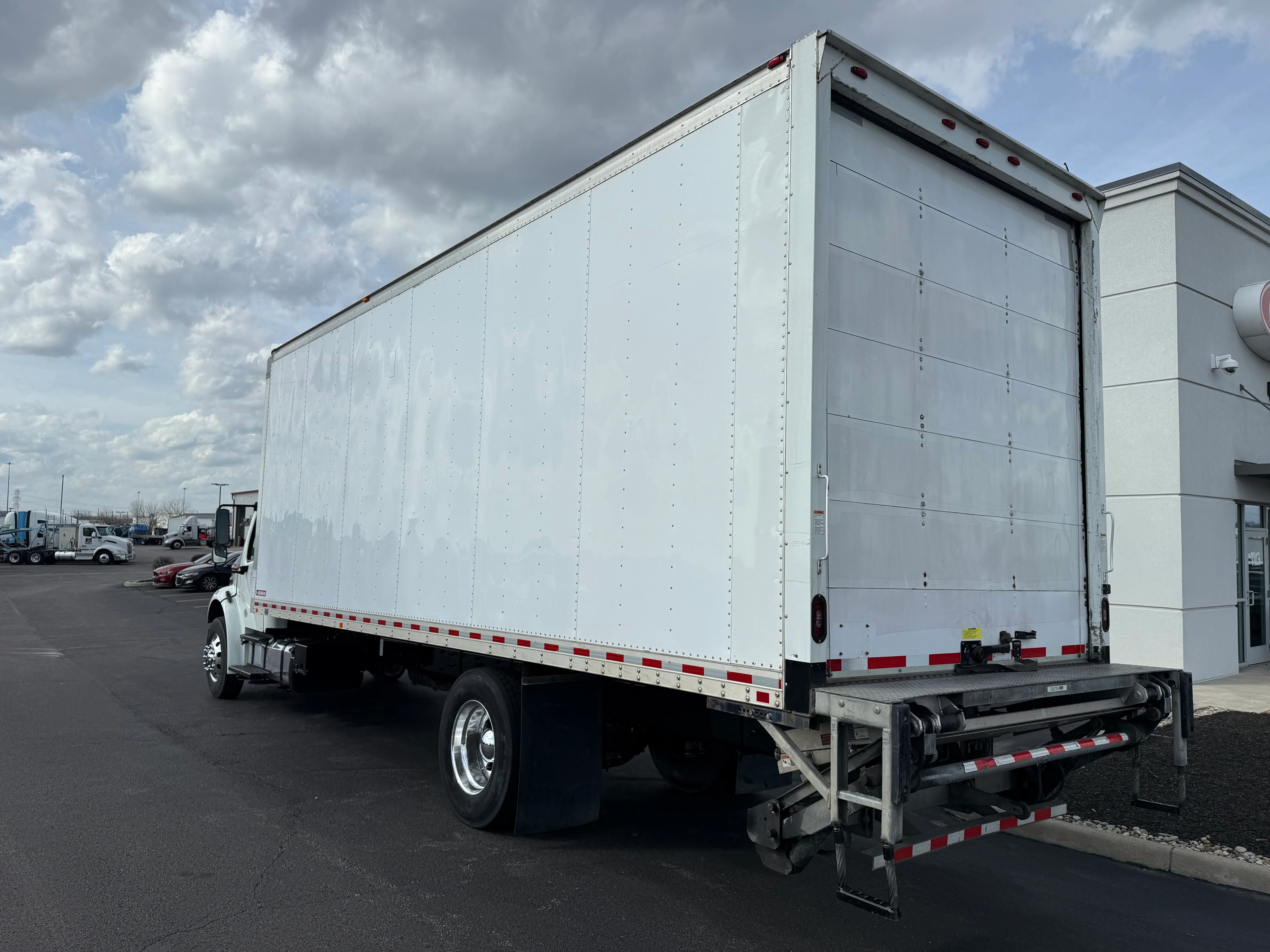 2020 Freightliner M2 106 - image 3