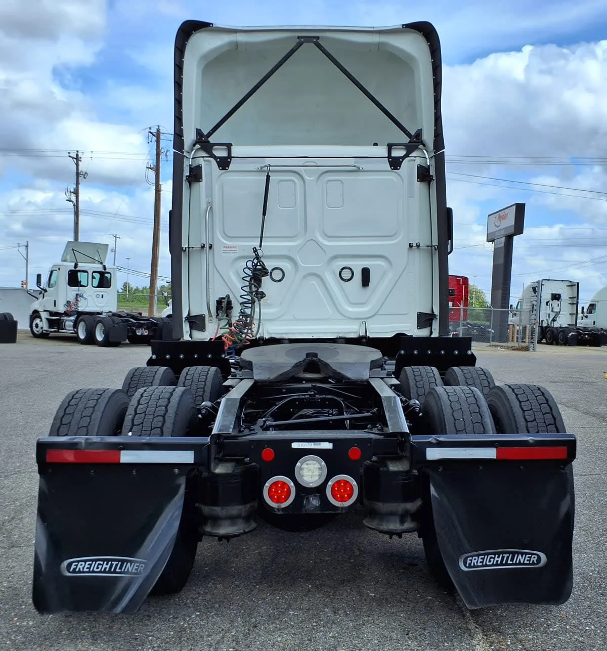 2022 Freightliner Cascadia - image 5