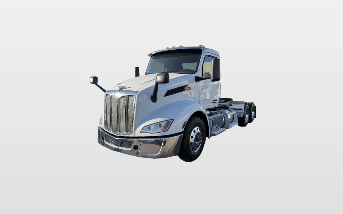 2023 Peterbilt 579 - image 1