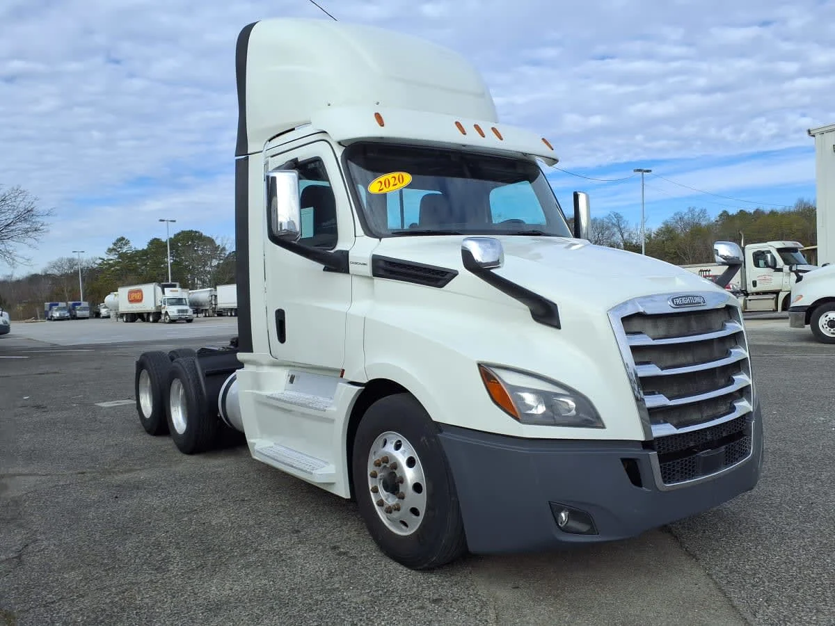 2020 Freightliner Cascadia in Knoxville, TN — photo 3