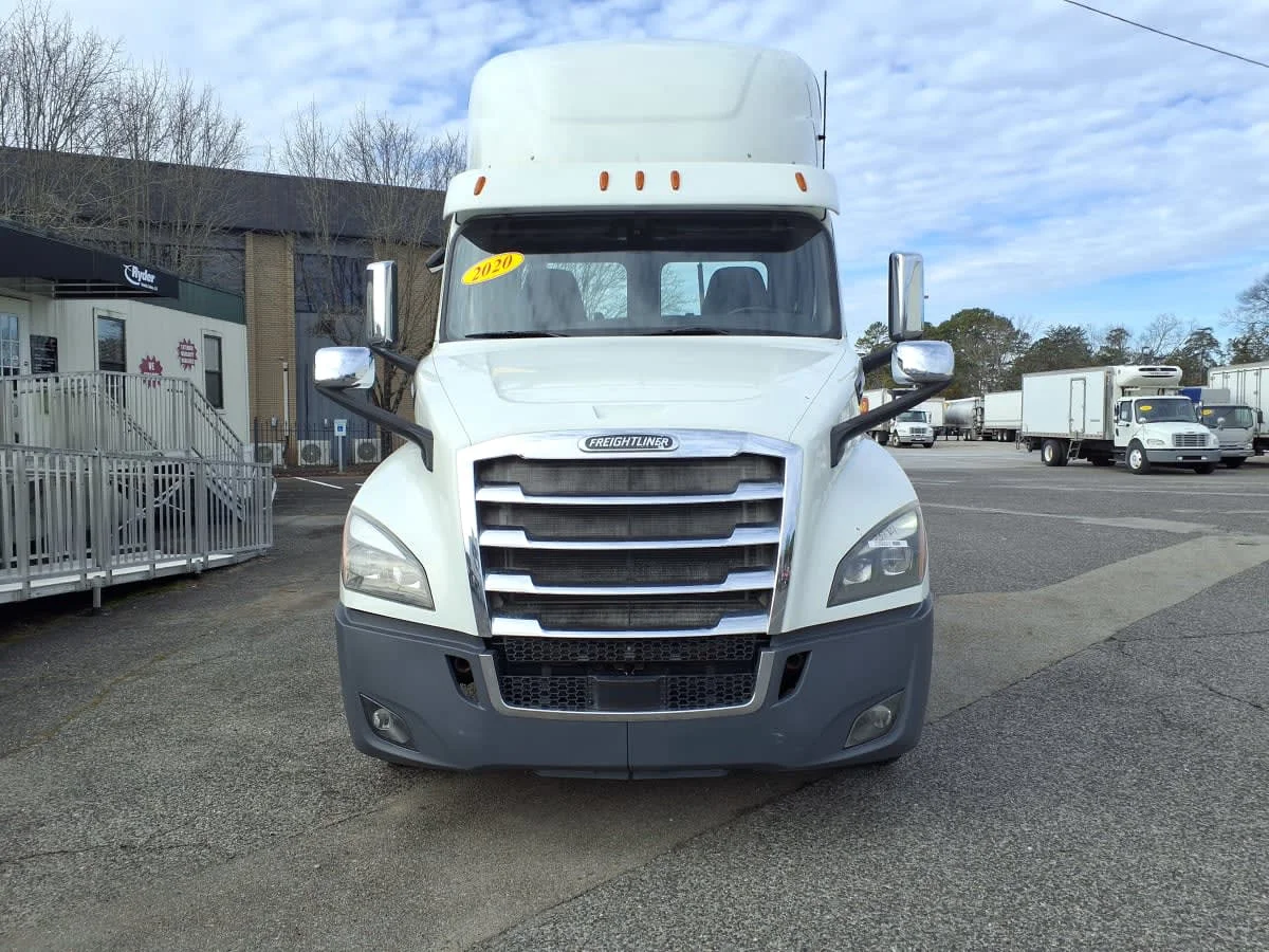 2020 Freightliner Cascadia in Knoxville, TN — photo 2