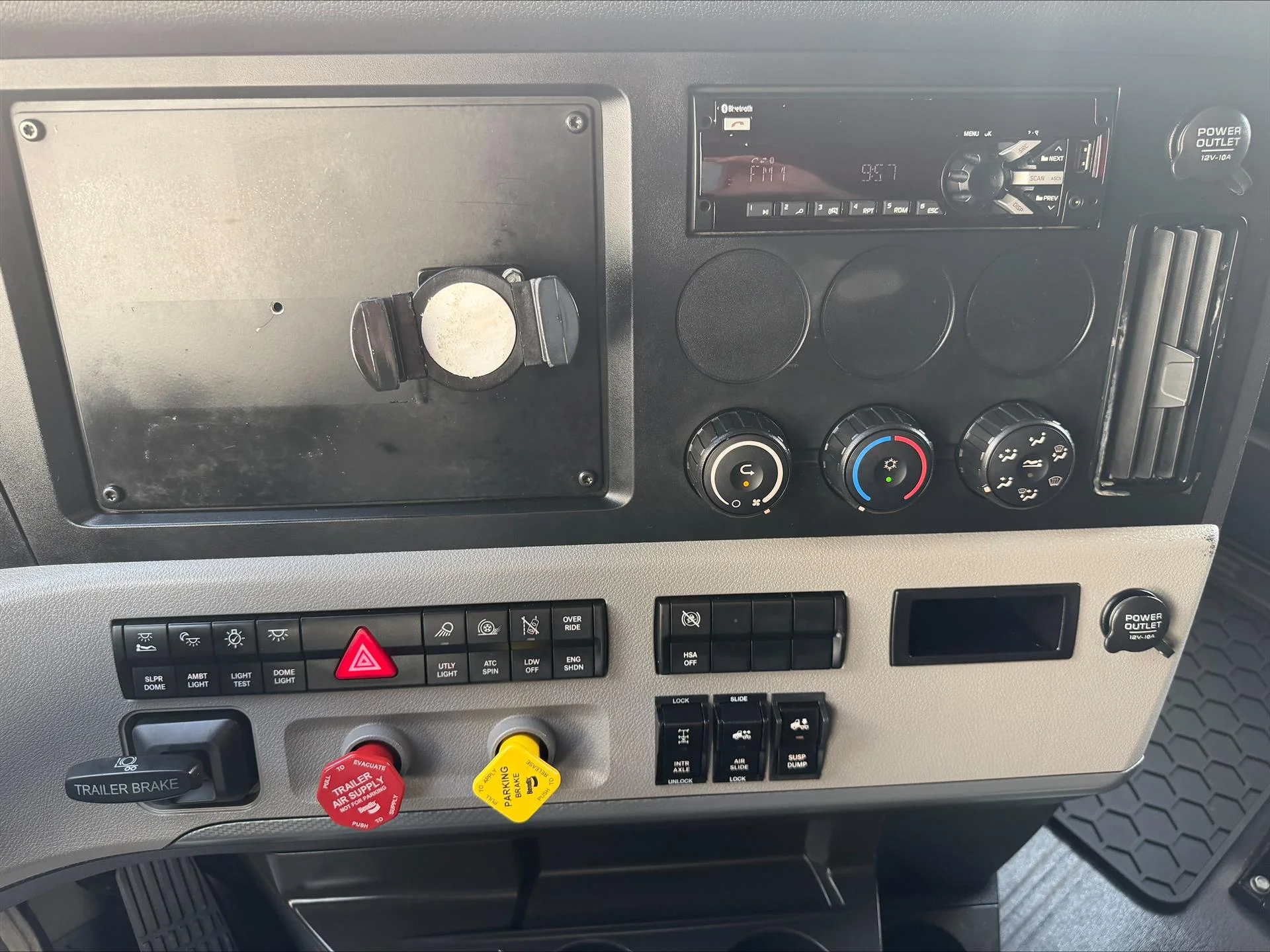 2019 Freightliner Cascadia in Sioux City, IA — photo 7