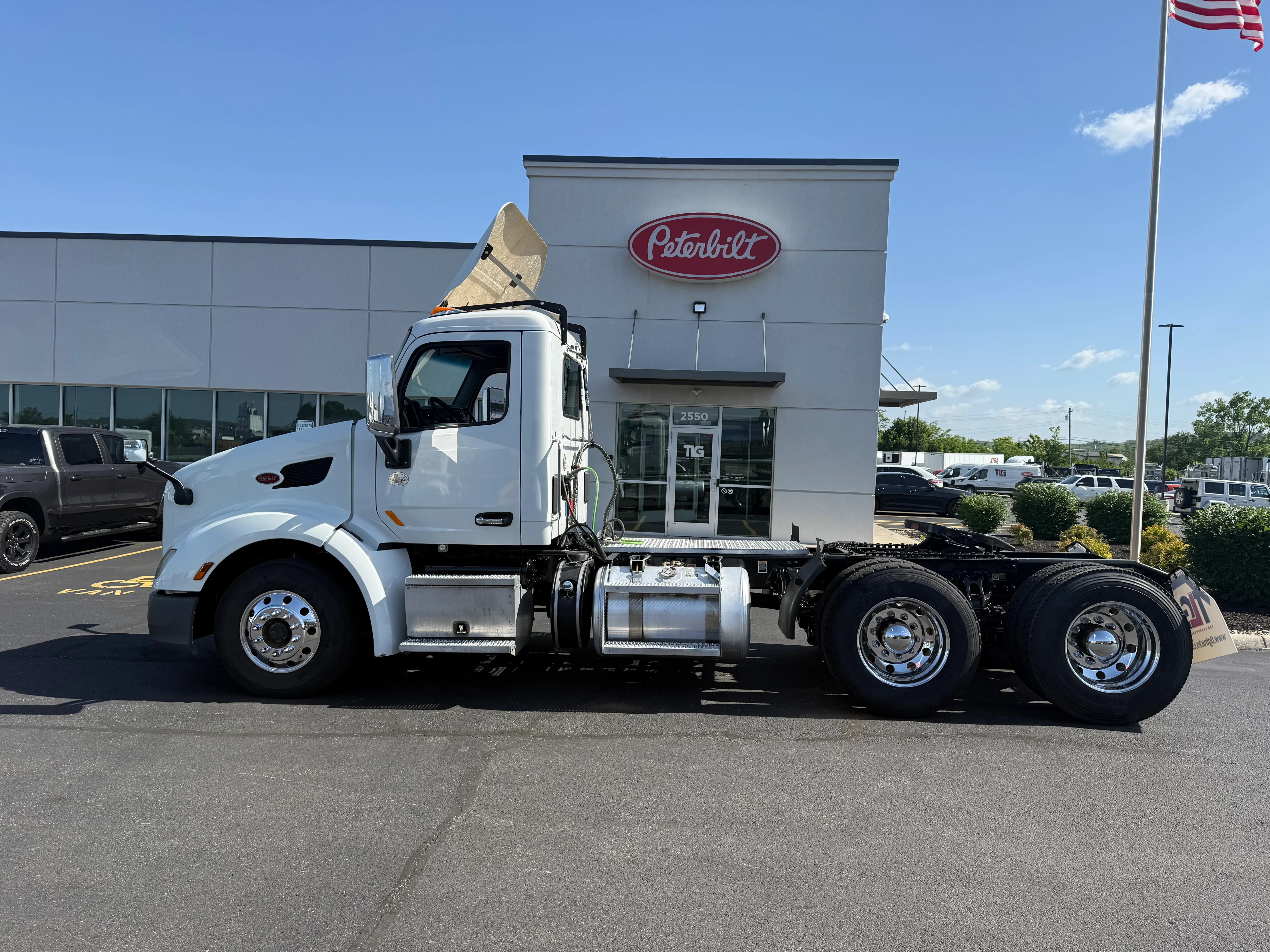 2021 Peterbilt 579 in Cincinnati, OH — photo 2