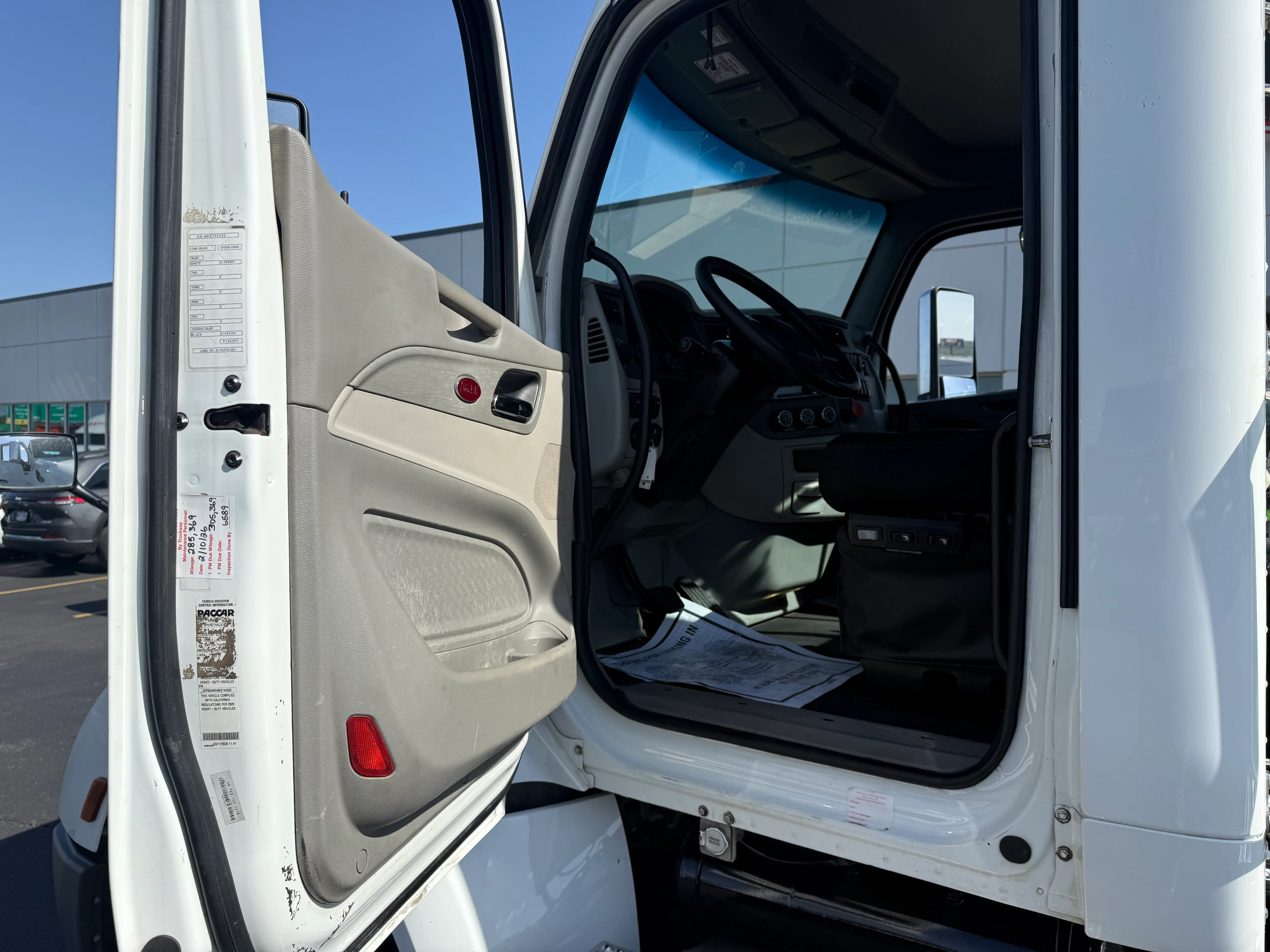 2021 Peterbilt 579 in Cincinnati, OH — photo 14