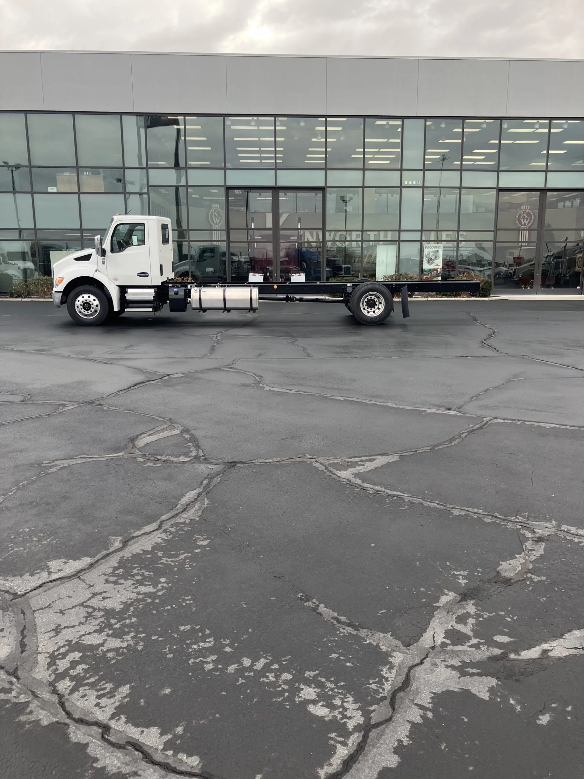 2025 Kenworth T280 - image 5