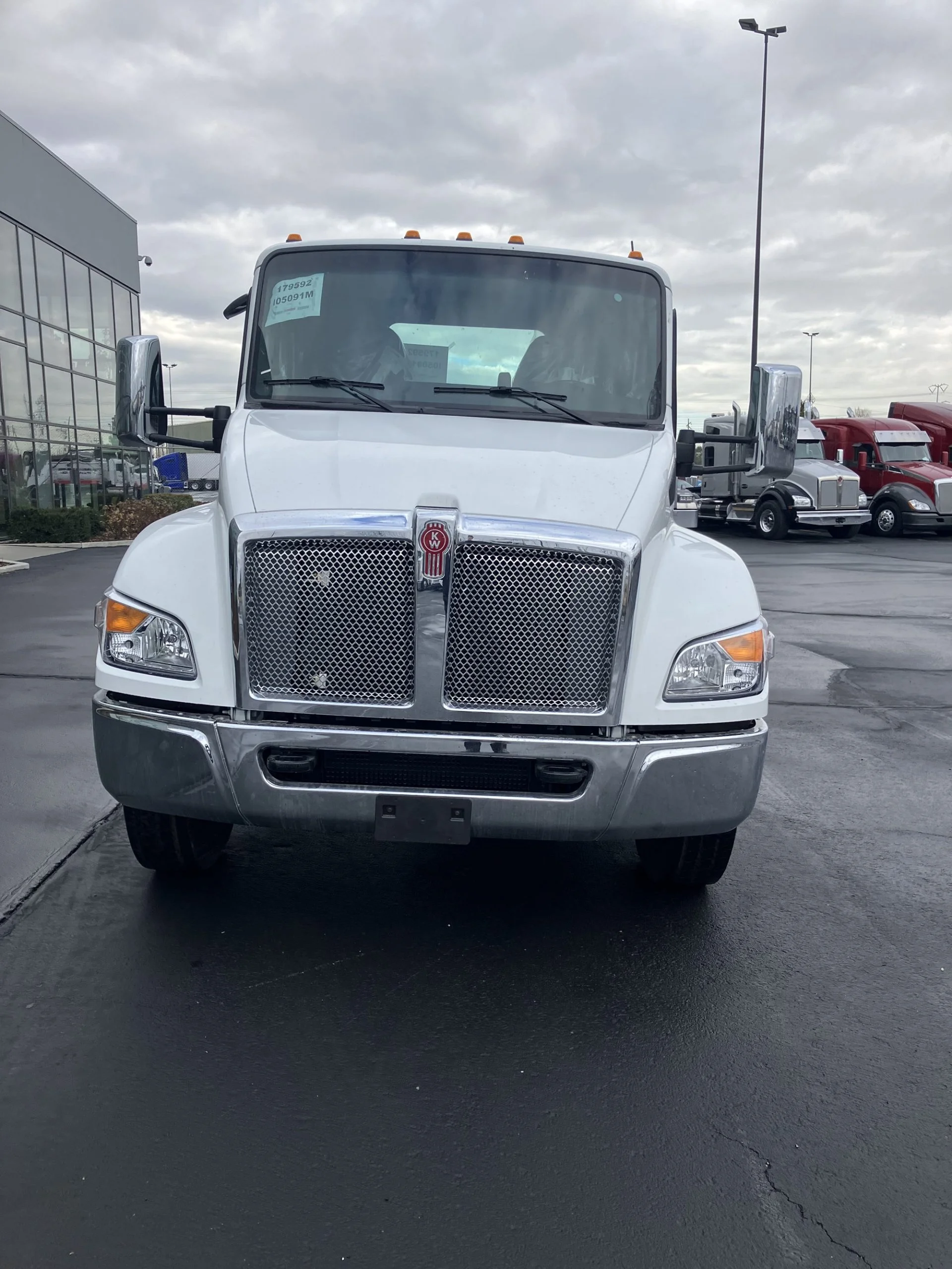 2025 Kenworth T280 - image 2
