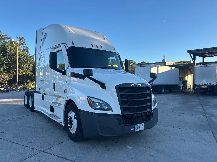 2023 Freightliner Cascadia in Tampa, FL