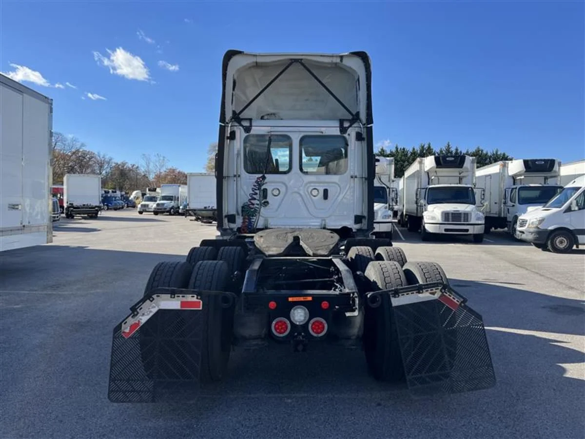 2019 Freightliner Cascadia in Beltsville, MD — photo 5