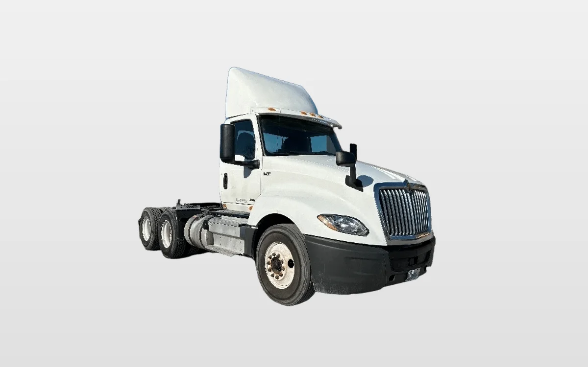 2019 International LT - image 1