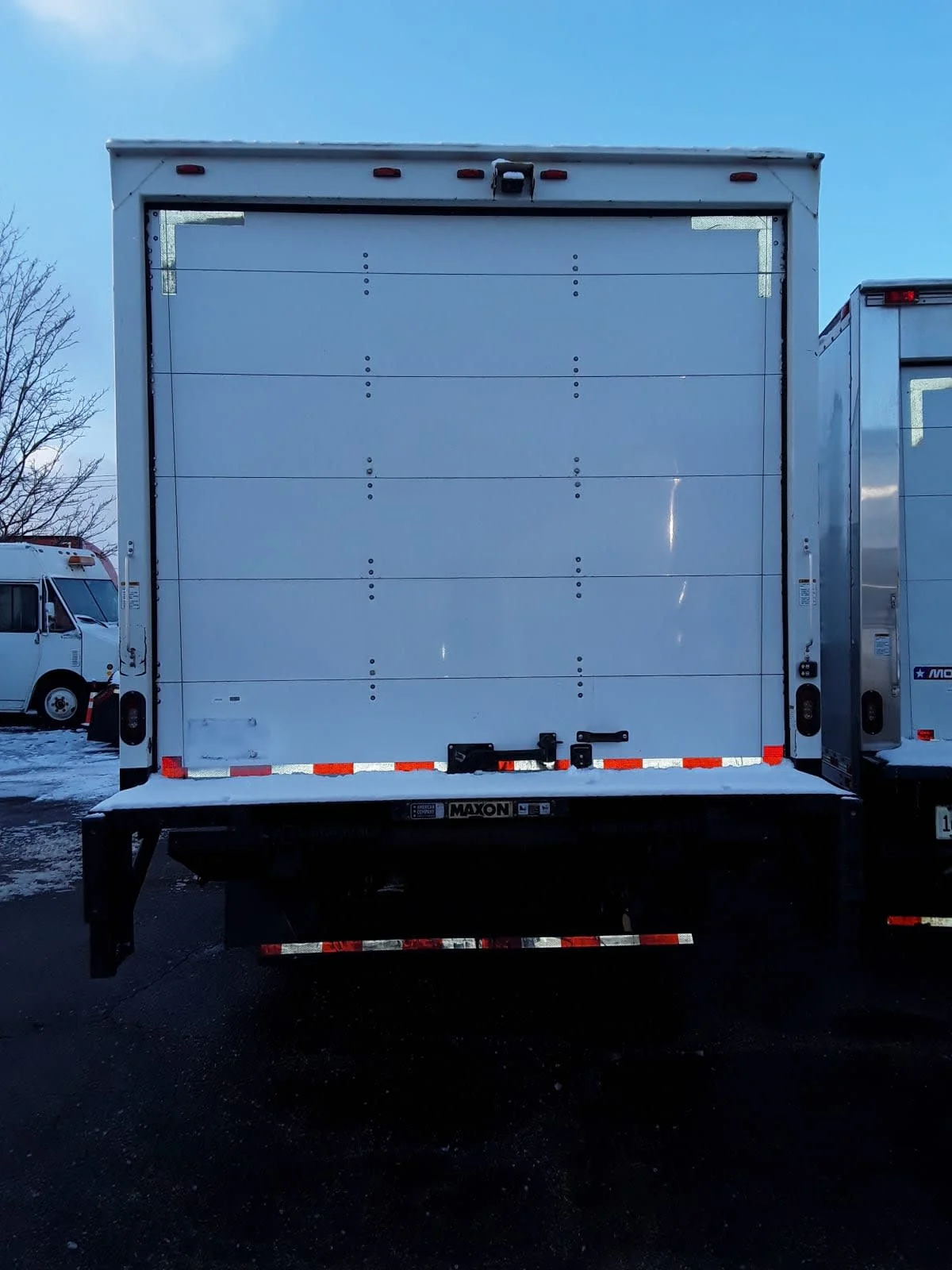 2020 Isuzu NQR in Bolingbrook, IL — photo 5