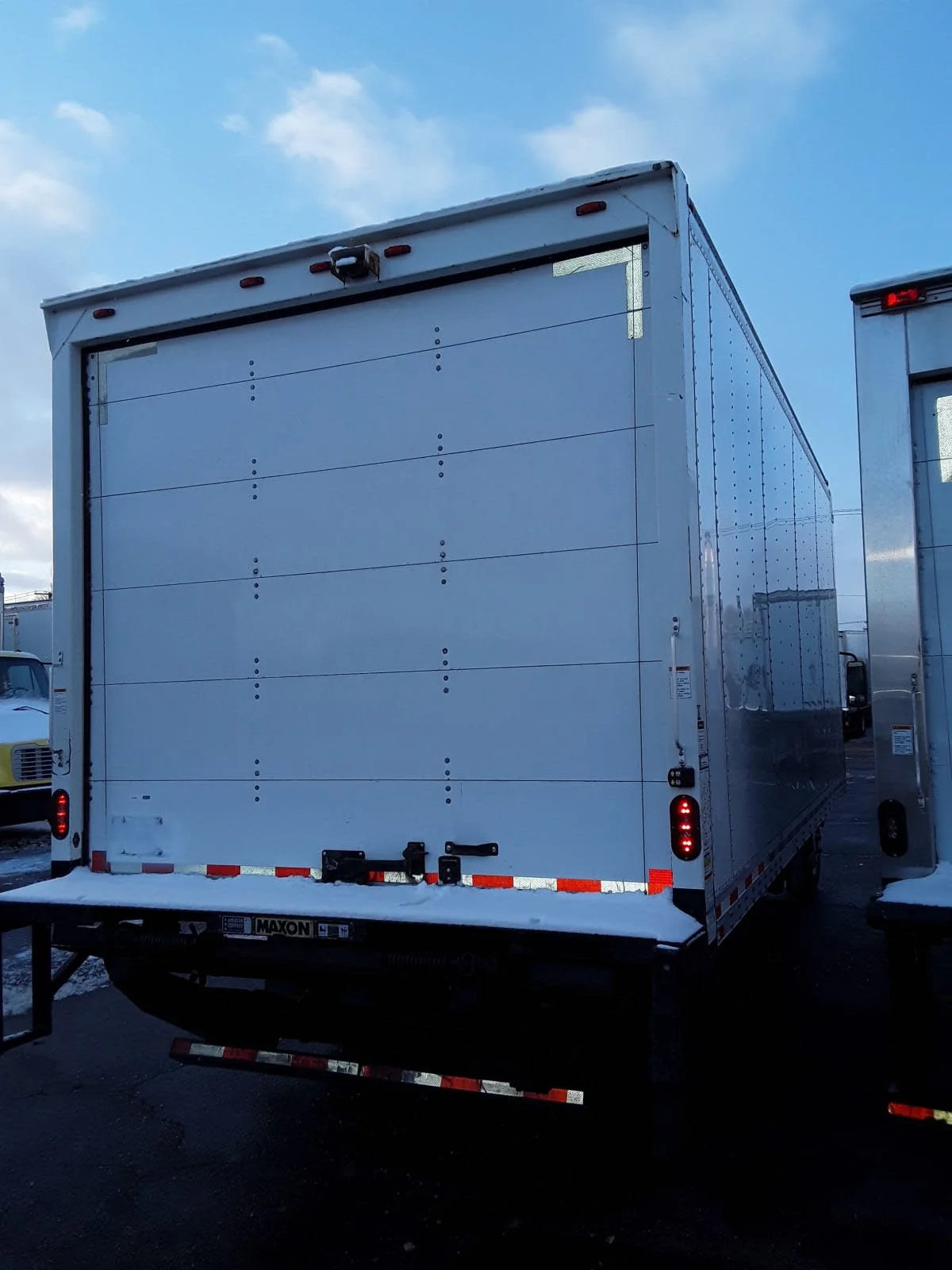 2020 Isuzu NQR in Bolingbrook, IL — photo 4