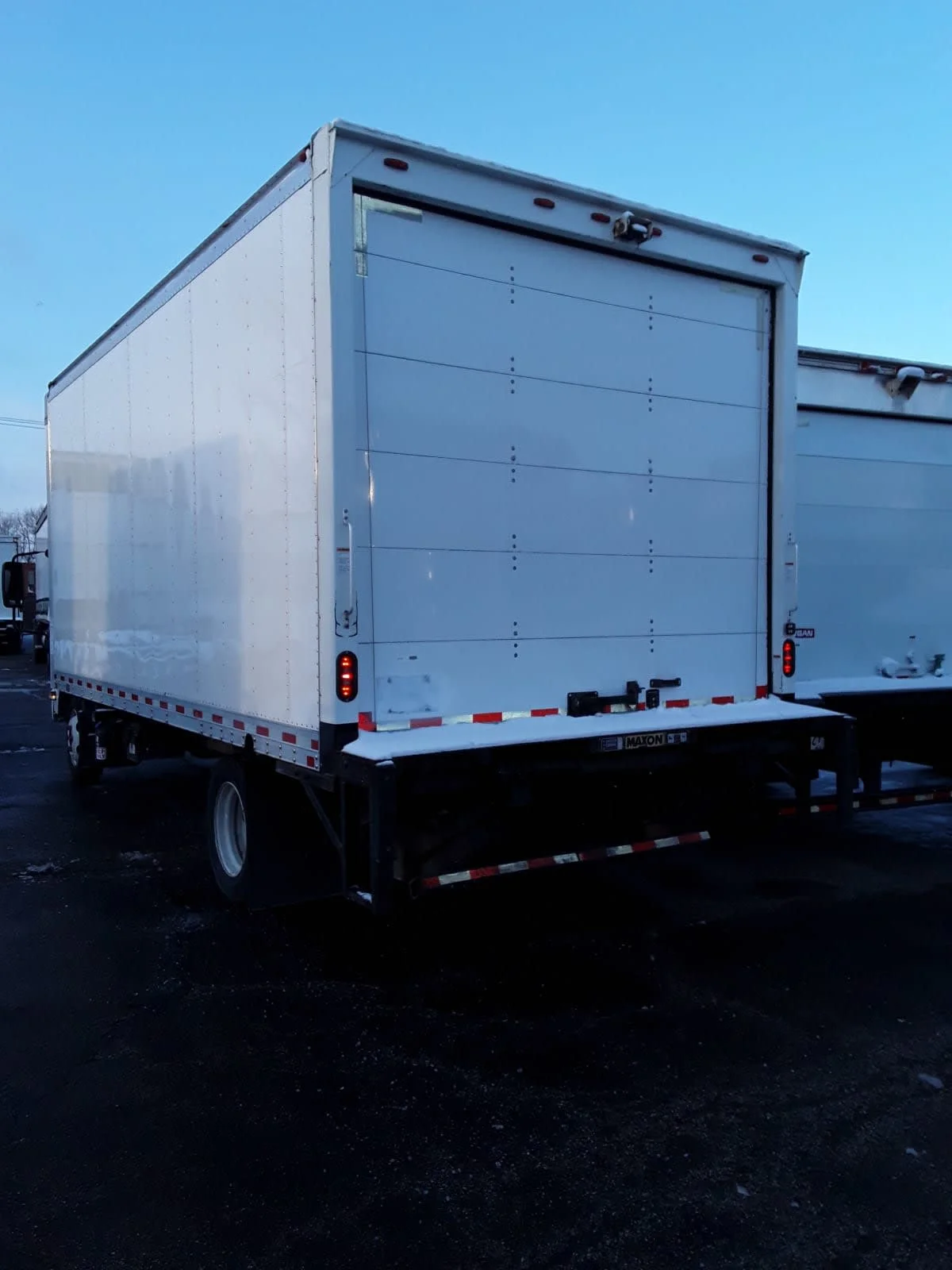 2020 Isuzu NQR in Bolingbrook, IL — photo 6