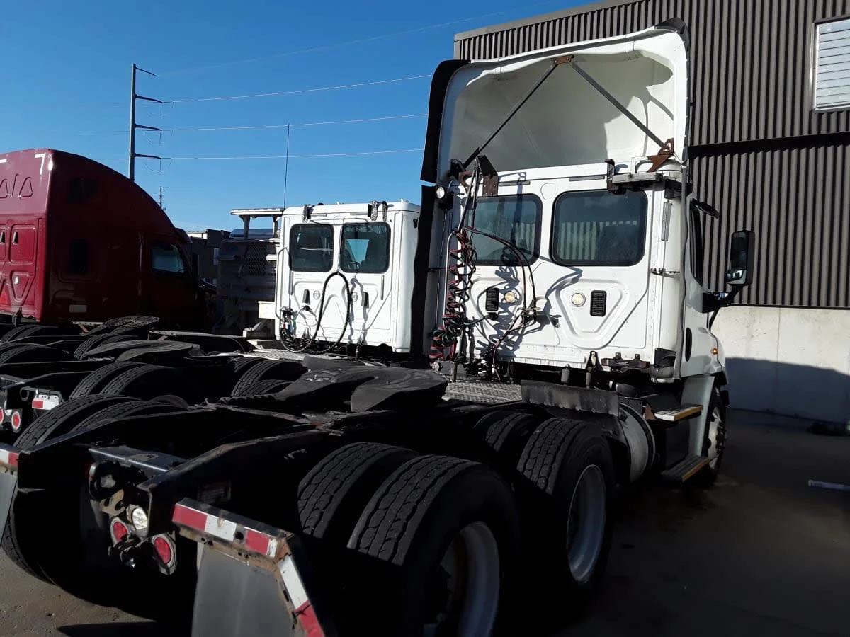 2017 Freightliner Cascadia - image 4