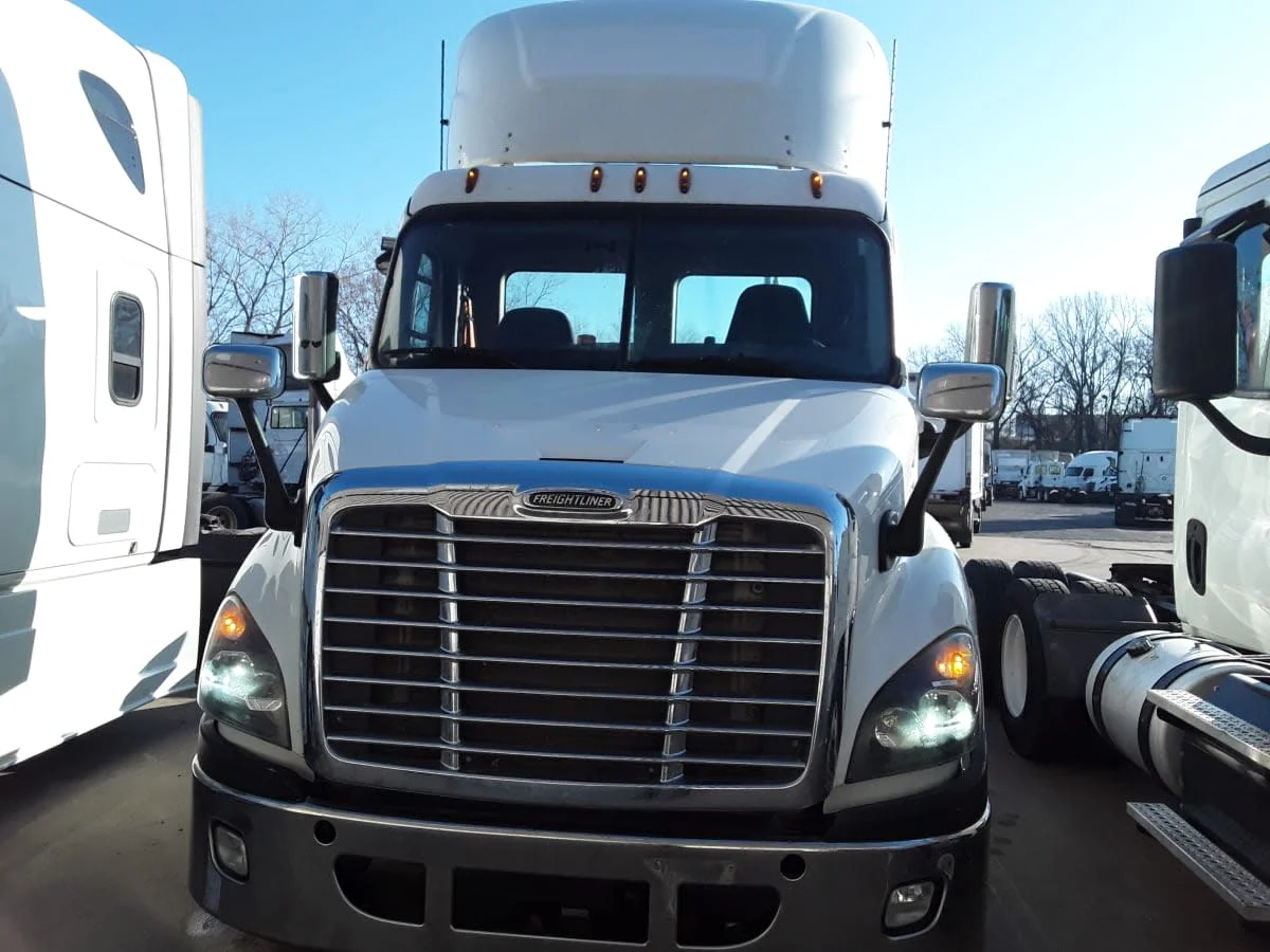 2017 Freightliner Cascadia - image 2