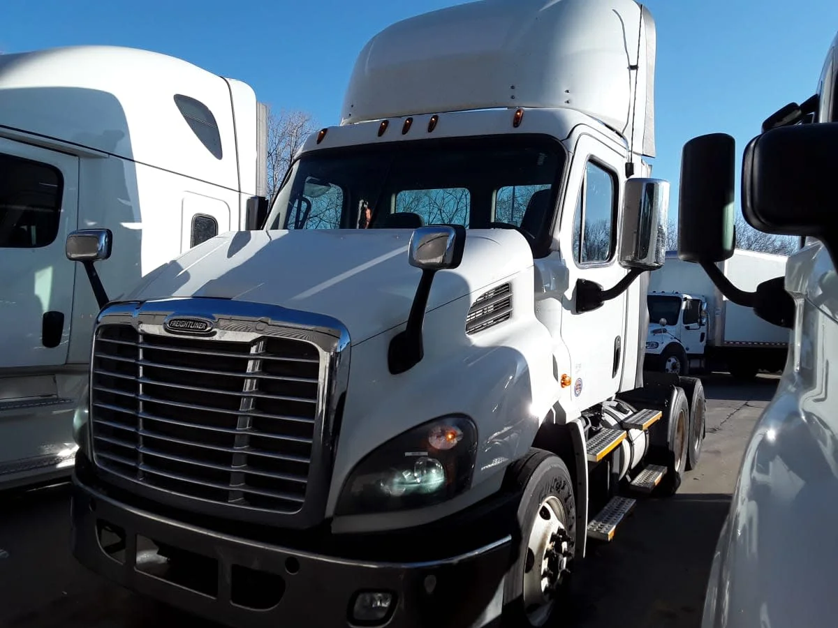 2017 Freightliner Cascadia in Kansas City, MO
