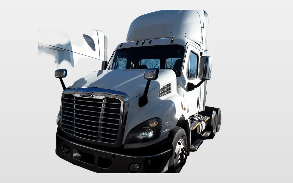 2017 Freightliner Cascadia - image 1