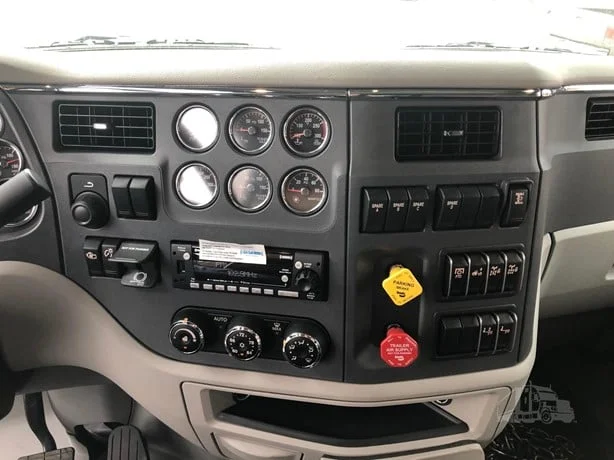 2026 Peterbilt 567 in MS — photo 10