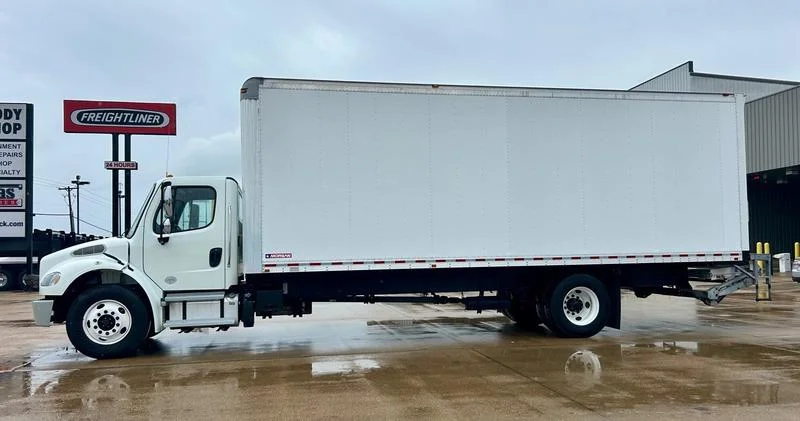 2019 Freightliner M2 106 in Mobile — photo 2