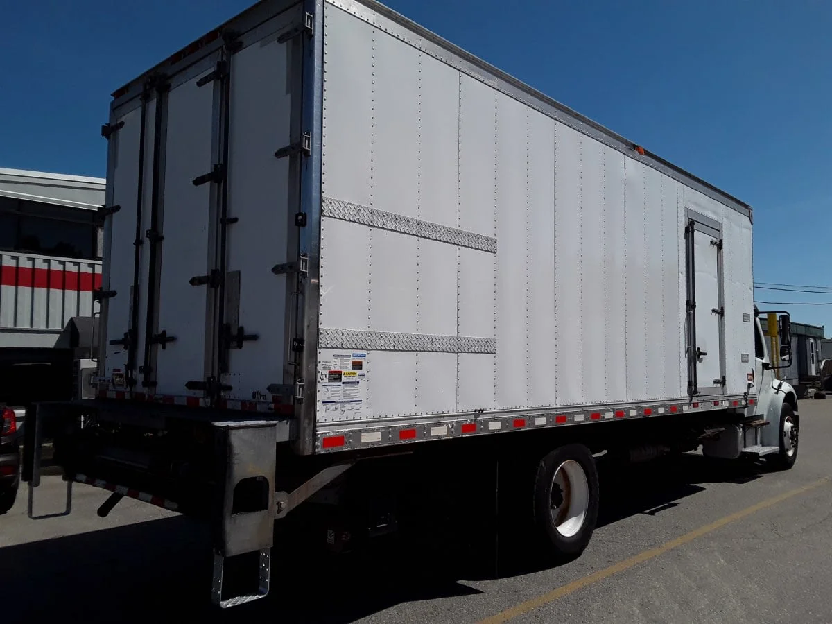 2017 Freightliner M2 106 - image 4