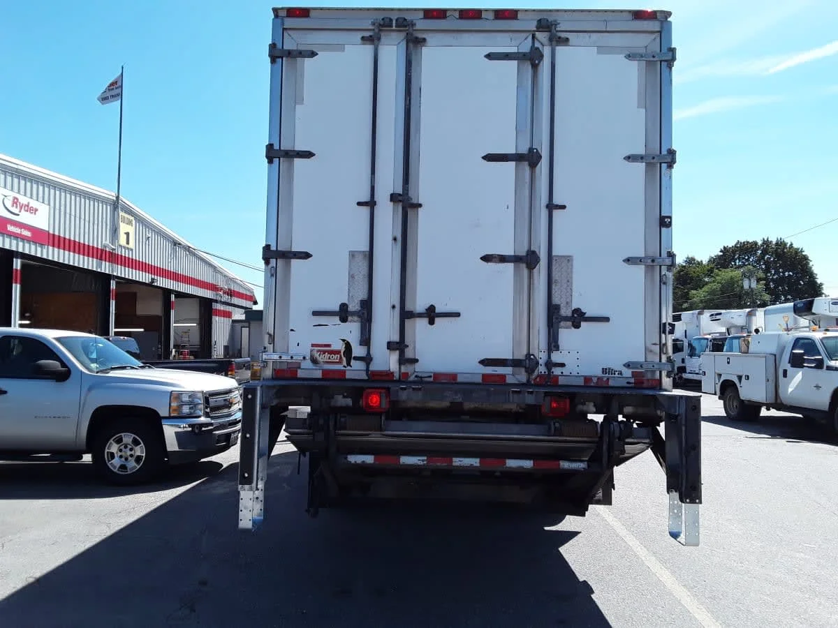 2017 Freightliner M2 106 - image 5