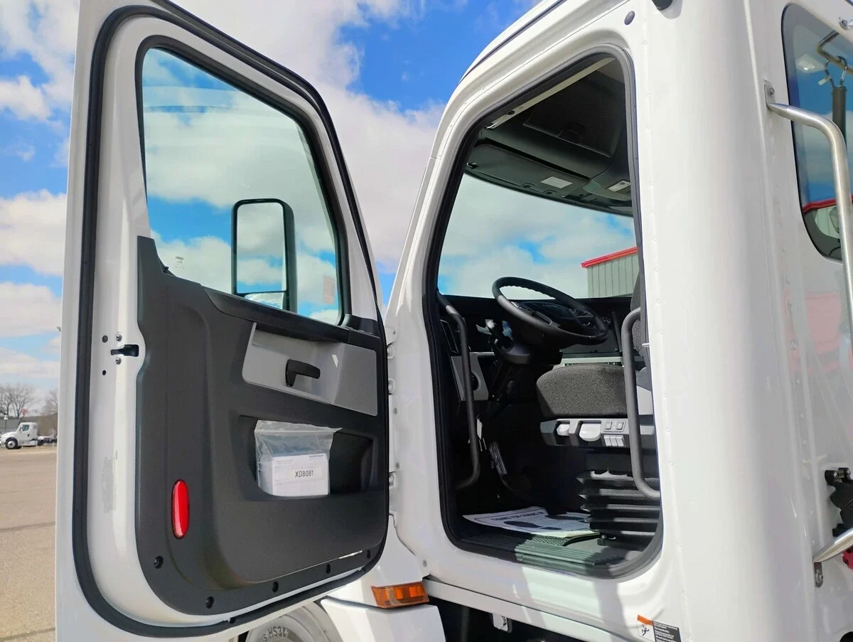 2027 Freightliner Cascadia - image 11