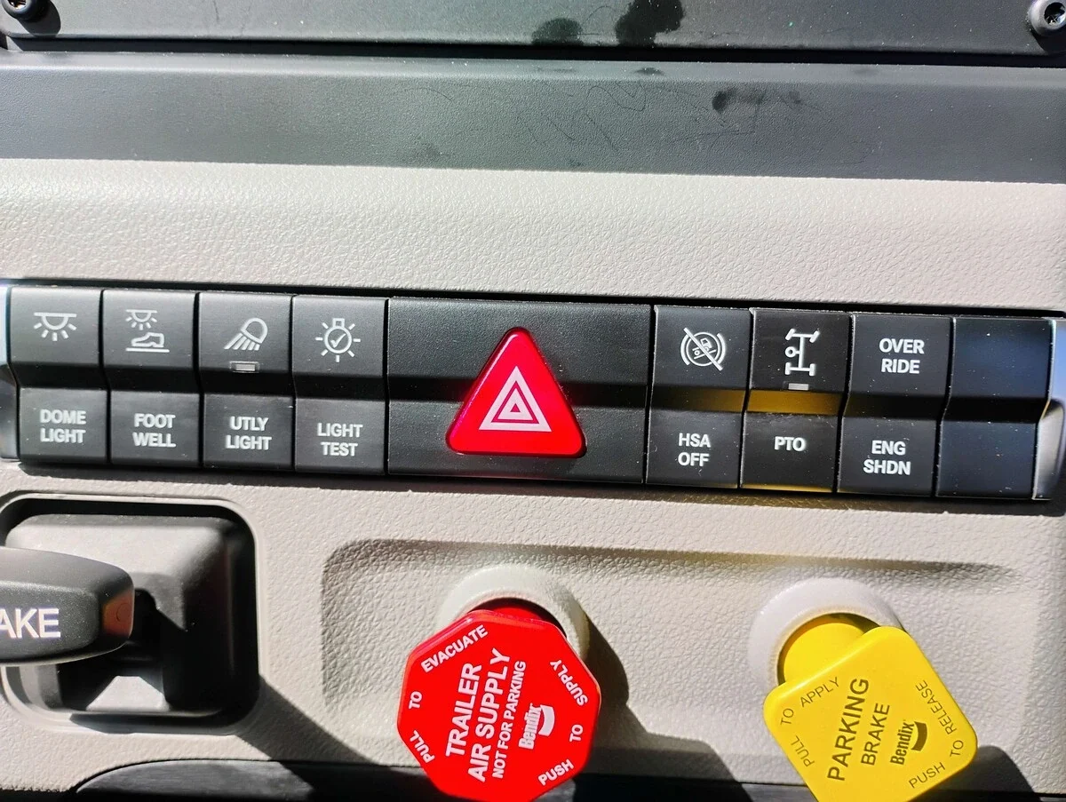 2027 Freightliner Cascadia - image 17