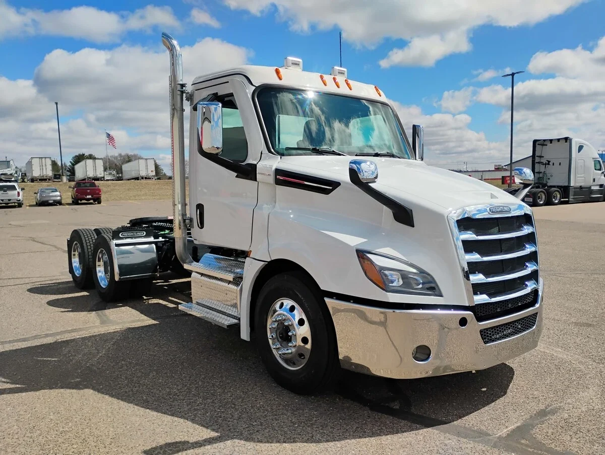 2027 Freightliner Cascadia - image 3