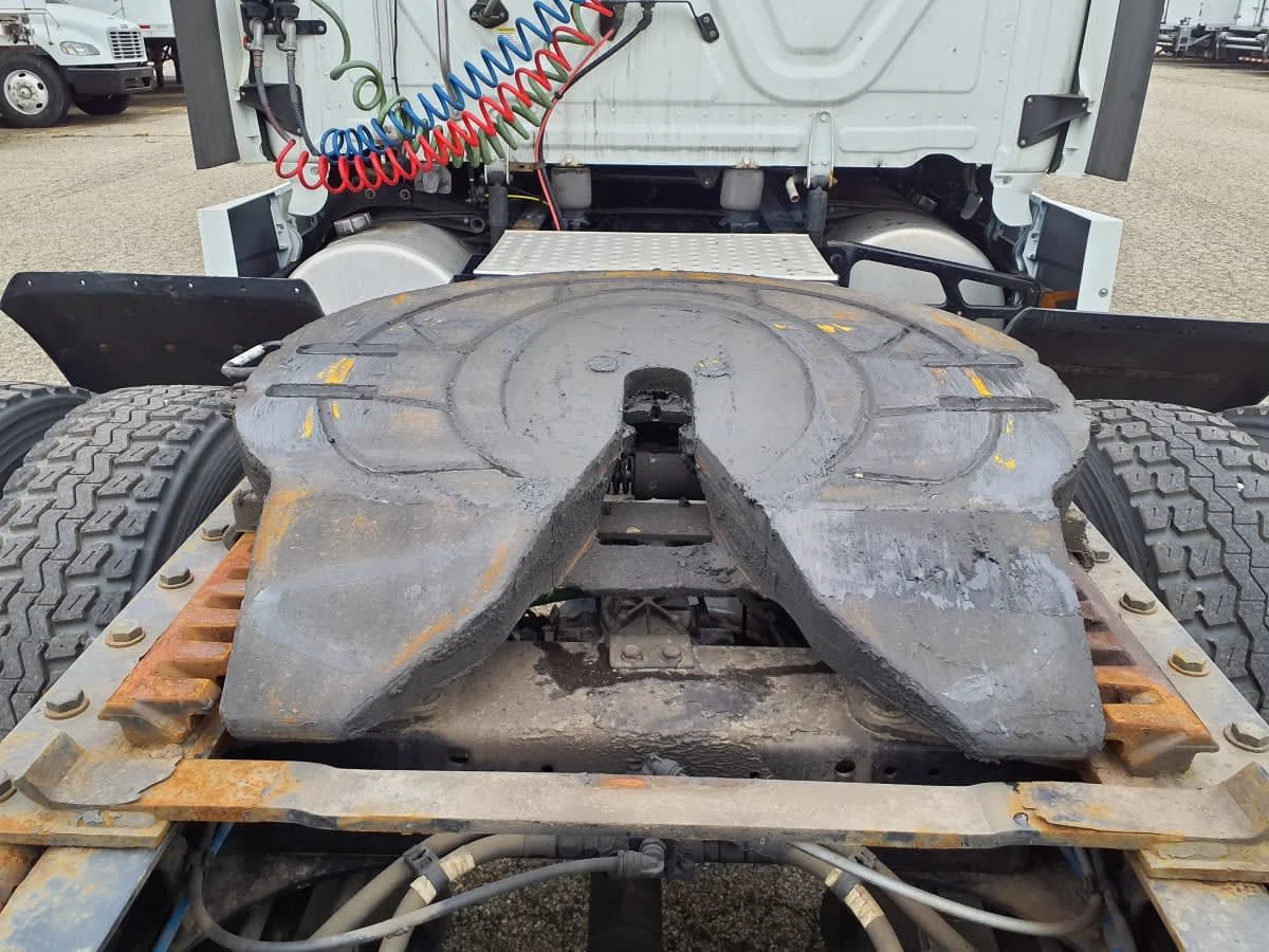 2022 Freightliner Cascadia - image 13