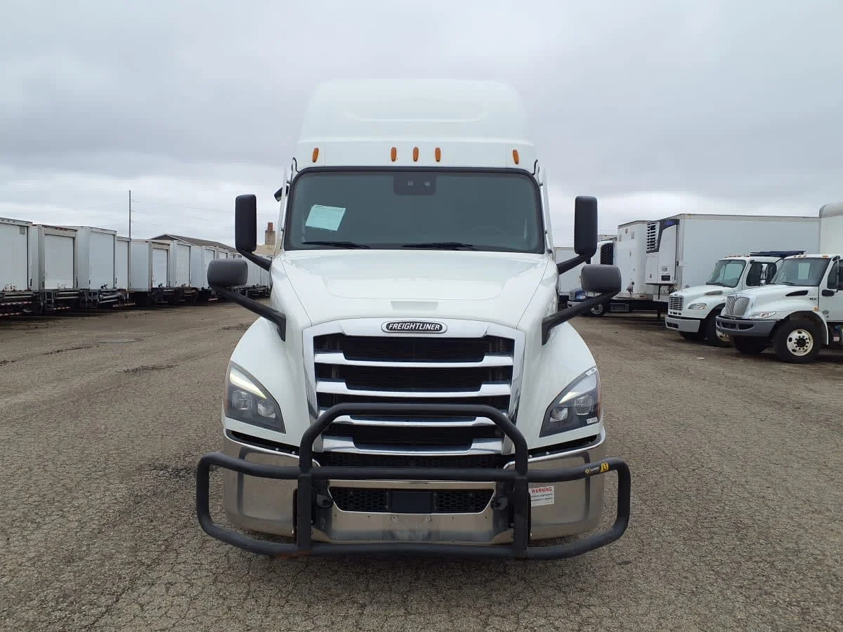 2022 Freightliner Cascadia - image 2