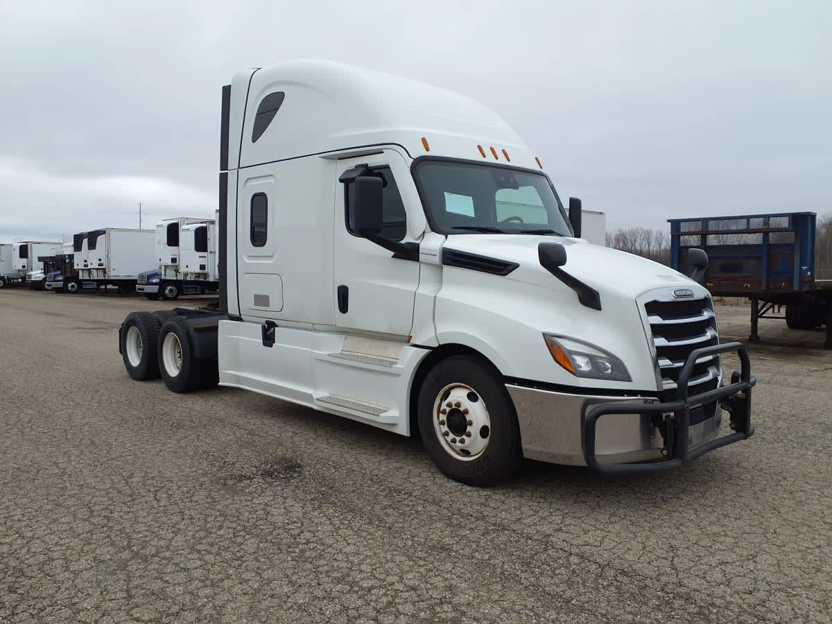 2022 Freightliner Cascadia - image 3
