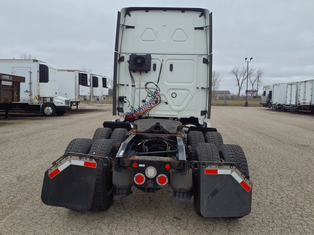 2022 Freightliner Cascadia - image 5