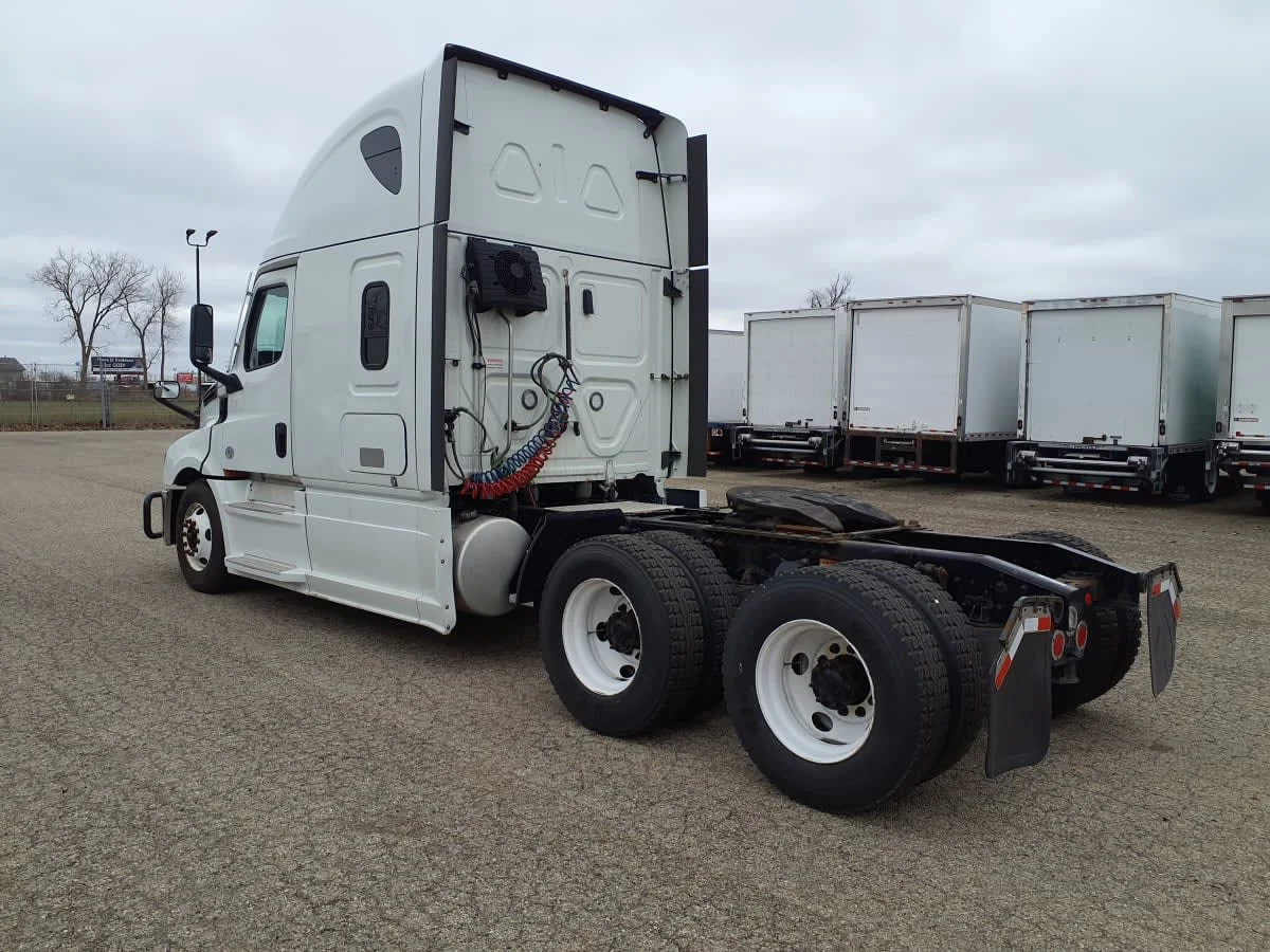 2022 Freightliner Cascadia - image 6