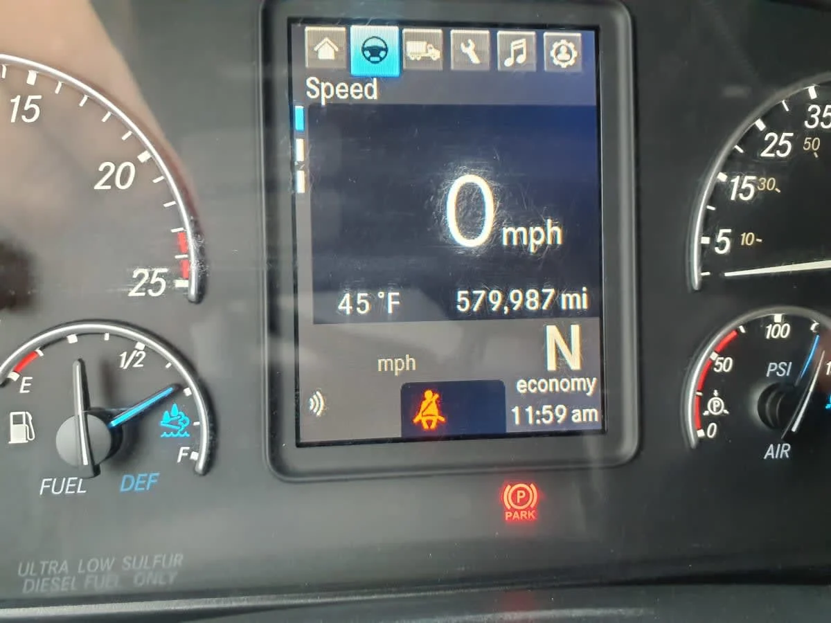 2022 Freightliner Cascadia - image 10