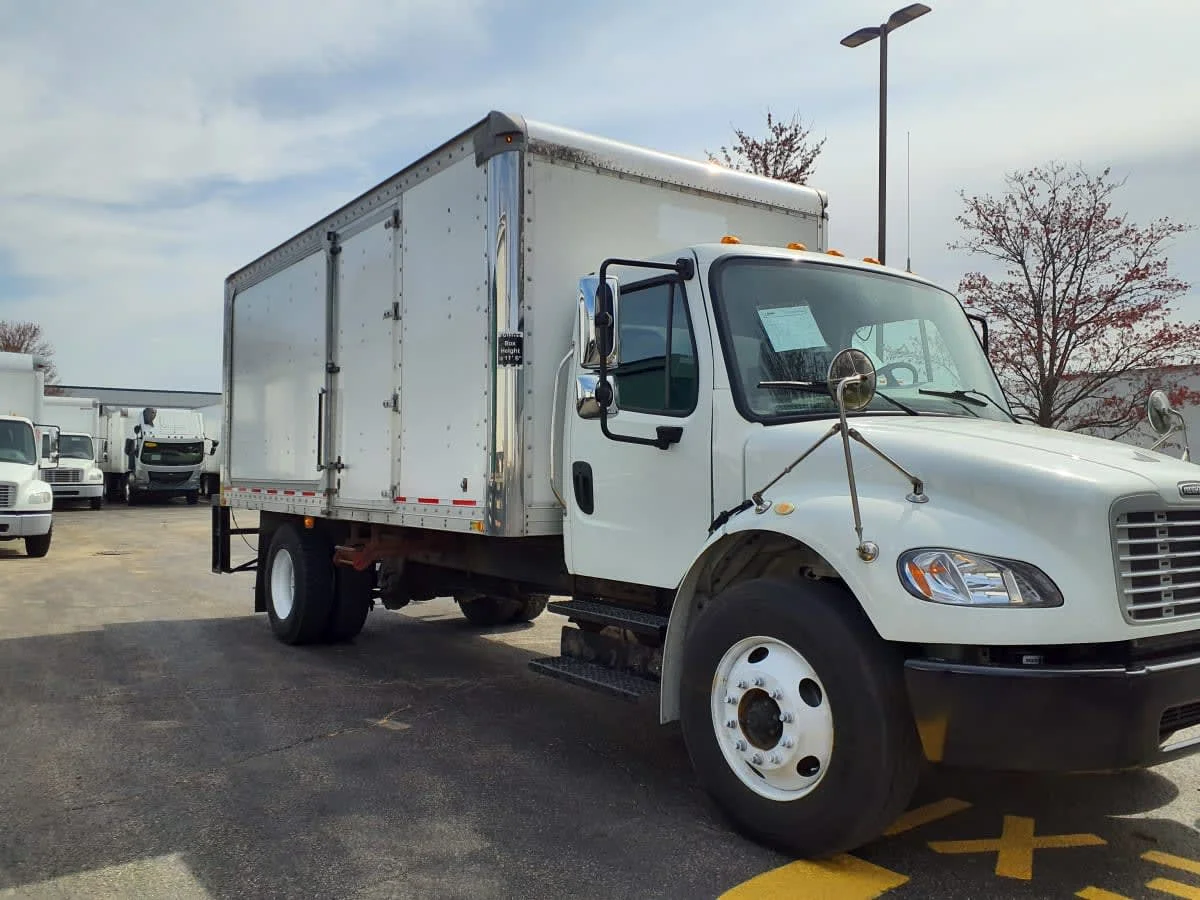 2019 Freightliner M2 106 - image 3