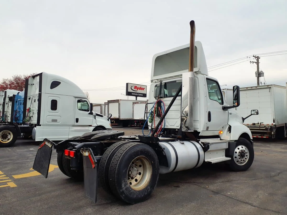 2020 International LT - image 4