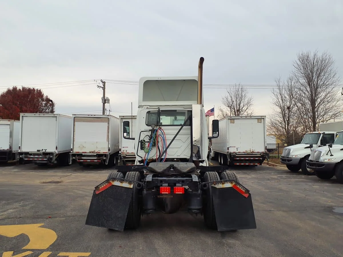 2020 International LT - image 5